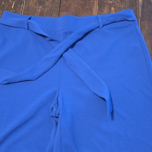 Elegant Women's Wide Leg Pants in Royal Blue - Picture 6 of 6